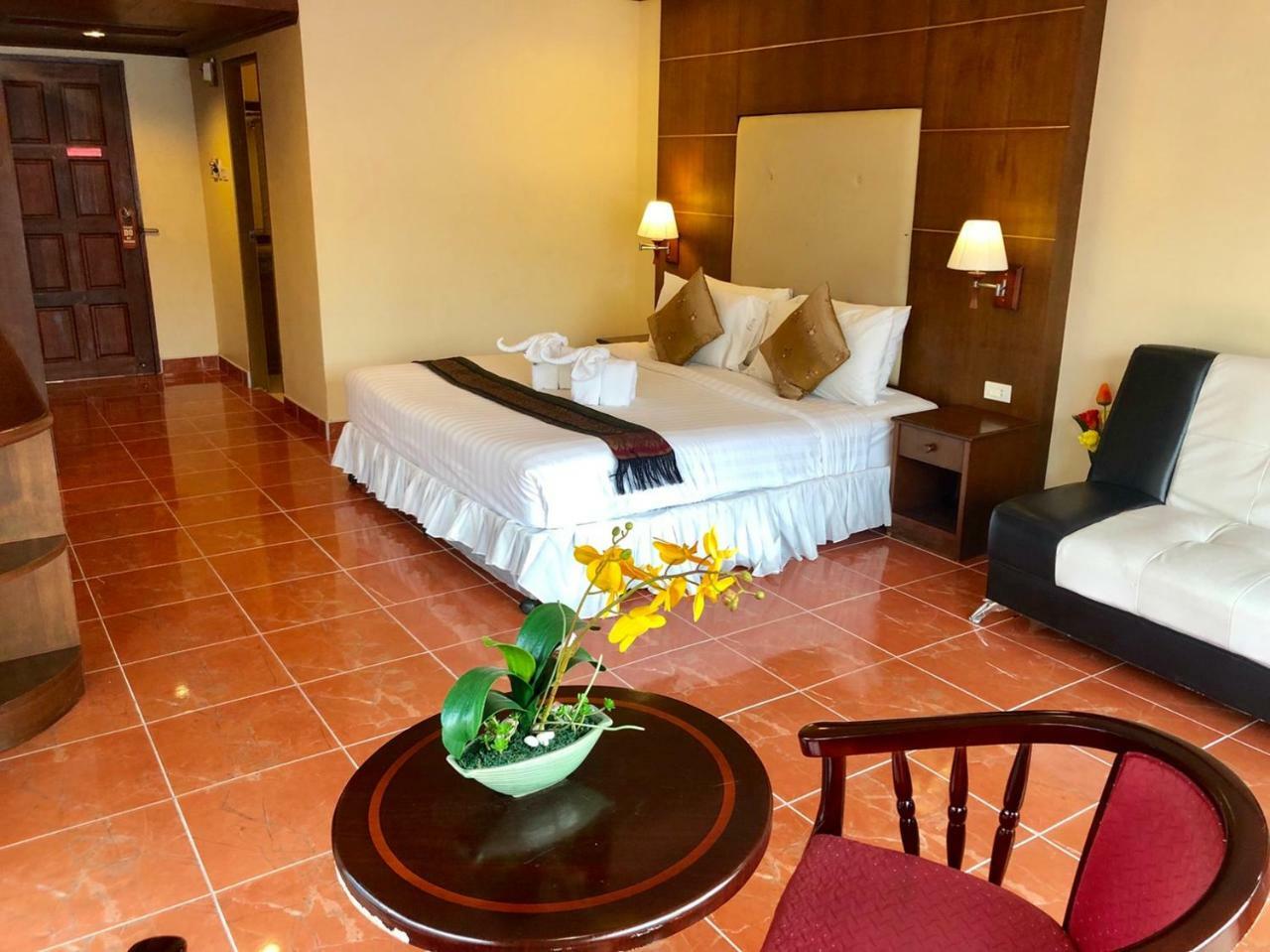 Hotel Ban Tyrol Patong Exteriér fotografie